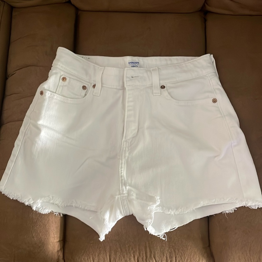 Levi’s Denizen White Shorts